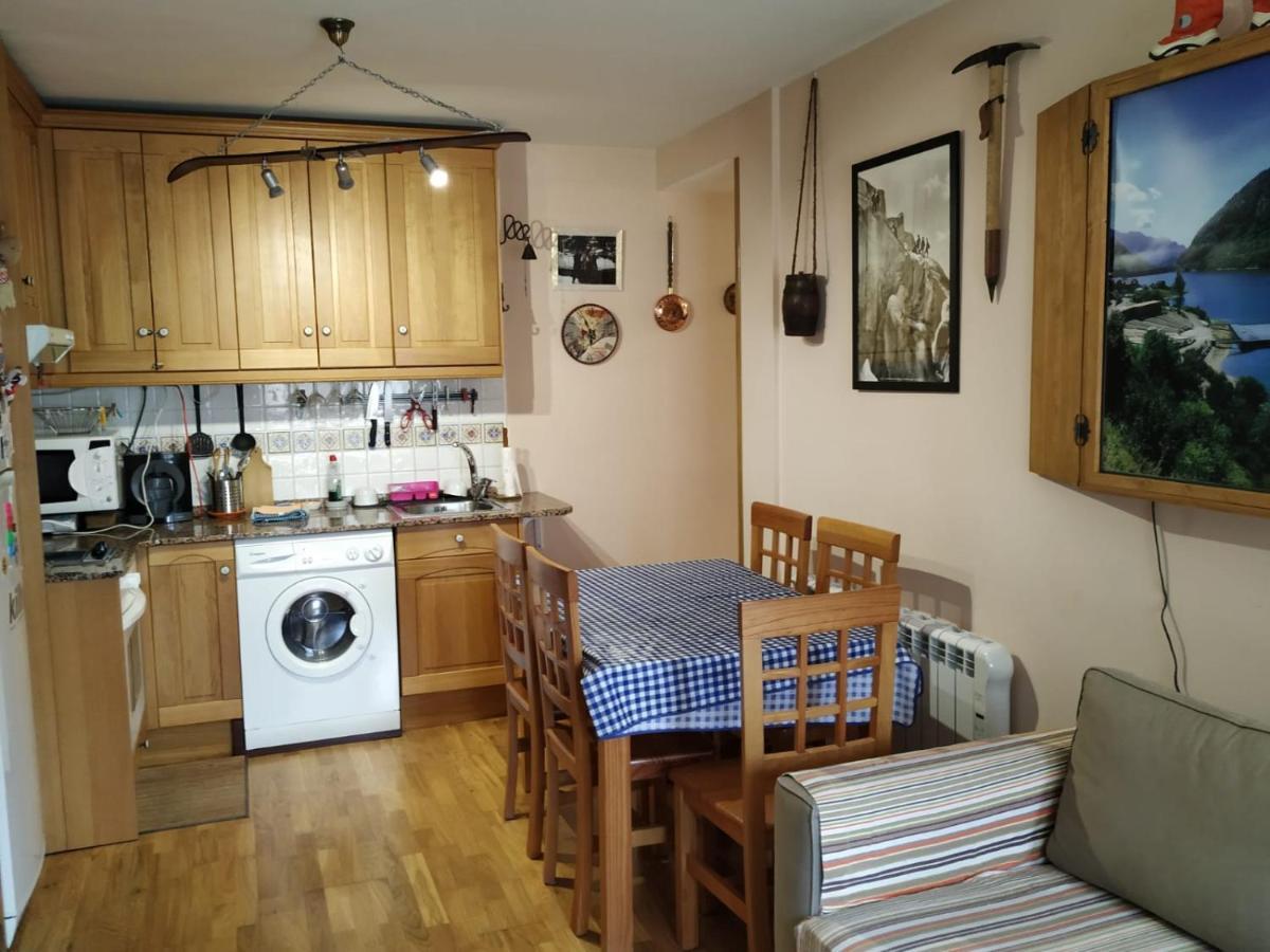 Apartamento En Escarrilla, 萨连特加列戈 外观 照片
